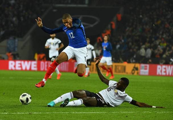 14.11.2017, xjhx, Fussball Laenderspiel Freundschaftsspiel, Deutschland - Frankreich, emspor, v.l. Kylian Mbappe (Frankreich), Antonio Ruediger (Deutsche Fussball Nationalmanschaft DFB) Koeln