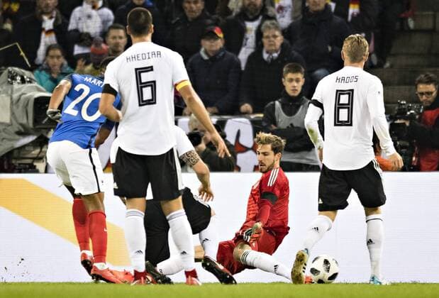 Köln, 14.11.2017 Vorarbeit zum 0:1 durch Anthony Martial (FRA) gegen Torwart Kevin Trapp (Deutschland) - Tor Deutschland - Frankreich