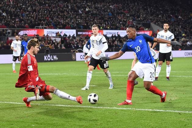 Fußball Länderspiel Deutschland - Frankreich am 14.11.2017 im RheinEnergieSTADION in Köln Kevin Trapp ( Deutschland ), links - Julian Brandt ( Deutschland ), rechts