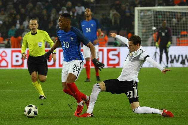 Sebastian Rudy (Deutschland Germany) gegen Anthony Martial (Frankreich, France) - 14.11.2017: Deutschland vs. Frankreich, Rhein Energie Stadion Koeln