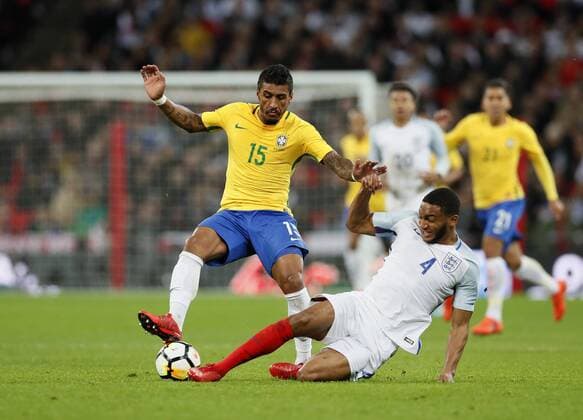 England s Joe Gomez tussles with Brazil s Paulinho during the International Friendly Länderspiel match at Wembley Stadium, London . Picture date: 14th November 2017. Picture credit should read: David Klein Sportimage EDITORIAL USE ONLY. No use with unauthorised audio, video, data, fixture lists, club league logos or live services. Online in-match use limited to 120 images, no video emulation. No use in betting, games or single club league player publications.