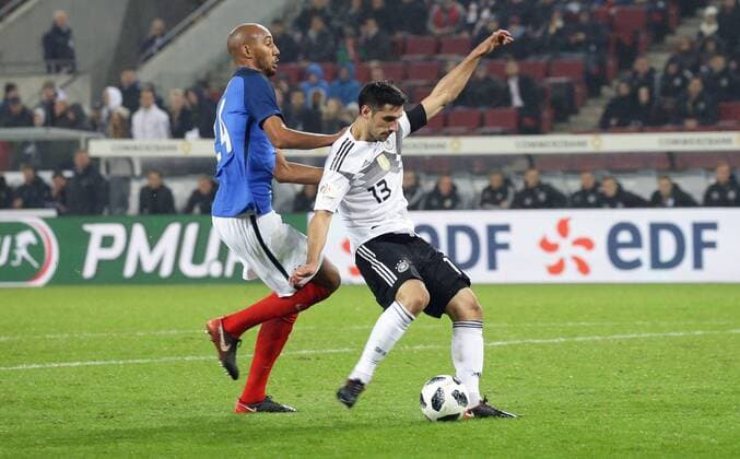 Köln , Fußball Länderspiel Deutschland vs. Frankreich , Tor zum 2 : 2 , von links: Steven N Zonzi ( FRA ) Torschütze Lars Stindl ( GER )