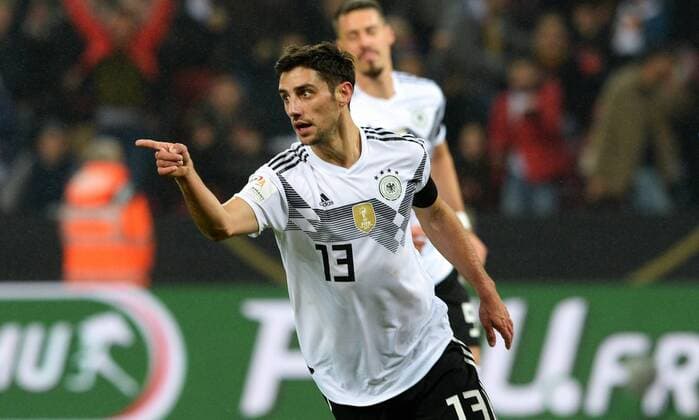 Fussball, Herren, Deutschland, Nationalteam, Freundschaftsspiel zur WM 2018 in Russland, Rhein Energie Stadion Köln: Deutschland (weiss) - Frankreich (blau) 2:2; Jubel Lars Stindl (GER) nach seinem Tor zum 2:2 Ausgleich. Jubel, Freude, Aktion.
