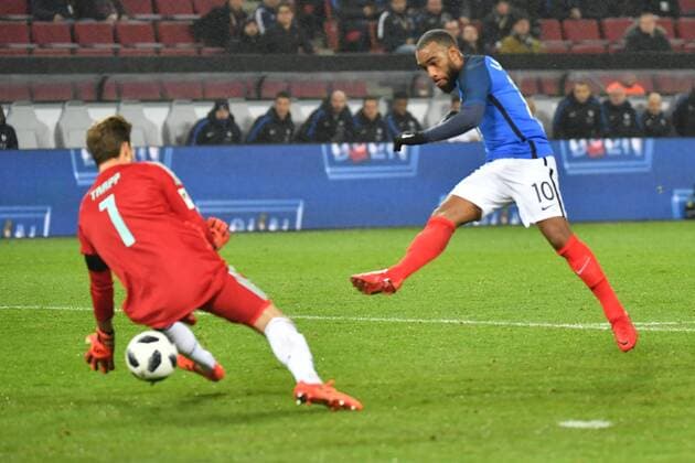 GER, FSP, Deutschland (GER) vs Frankreich (FRA) 14.11.2017, RheinEnergieStadion, Köln, GER, FSP, Deutschland (GER) vs Frankreich (FRA) im Bild picture shows: 2:1 für Frankreich durch Alexandre Lacazette (Frankreich FRA 10),