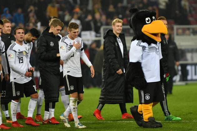 GER, FSP, Deutschland (GER) vs Frankreich (FRA) 14.11.2017, RheinEnergieStadion, Köln, GER, FSP, Deutschland (GER) vs Frankreich (FRA) im Bild picture shows: die Mannschaft freut sich über das unentschieden