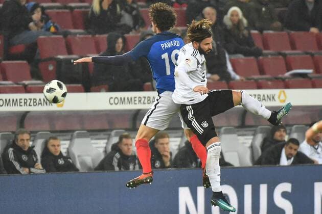 GER, FSP, Deutschland (GER) vs Frankreich (FRA) 14.11.2017, RheinEnergieStadion, Köln, GER, FSP, Deutschland (GER) vs Frankreich (FRA) im Bild picture shows: Kopfballduell zwischen Marvin Plattenhardt (Deutschland GER 3), Benjamin Pavard (Frankreich FRA 19),