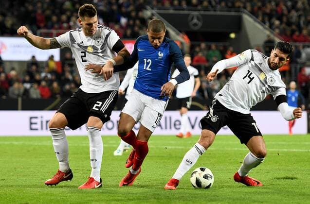 14.11.2017, xfux, Fussball Laenderspiel Freundschaftsspiel, Deutschland - Frankreich, emspor, v.l. Niklas Suele (Deutsche Fussball Nationalmannschaft DFB), Kylian Mbappe (Frankreich), Emre Can (Deutsche Fussball Nationalmannschaft DFB) Koeln