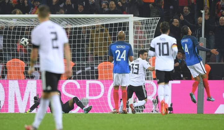 14.11.2017, Fussball Nationalmannschaft, Laenderspiel, Deutschland - Frankreich 2:2, Lars Stindl (Deutschland), mi., erzielt das Tor zum 2:2