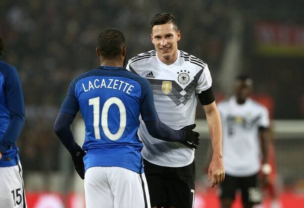Julian Draxler, Alexandre Lacazette Aktion Oberkoerper Oberkörper Fußball Fussball Länderspiel Testspiel Saison 2017 2018 14.11.2017 DFB Nationalmannschaft GER BRDeutschland vs. Frankreich FRA