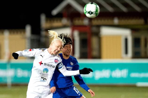 171115 Rosengards Caroline Seger och Chelseas Ji Soyun under fotbollsmatchen i Champions League mellan Rosengard och Chelsea den 15 november 2017 i Malmö.  Copyright: LUDVIGxTHUNMAN BB171115LT012