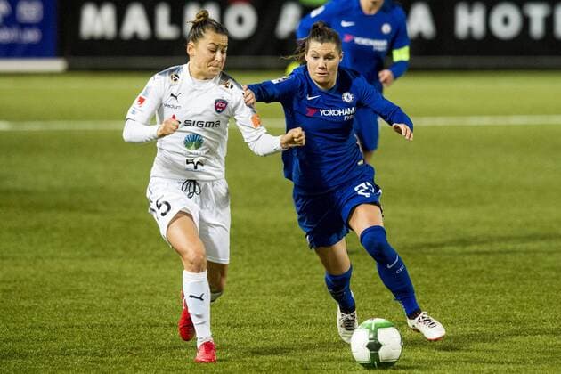 171115 Rosengards Alexandra Lowe Riley och Chelseas Ramona Bachmann under fotbollsmatchen i Champions League mellan Rosengard och Chelsea den 15 november 2017 i Malmö.  Copyright: LUDVIGxTHUNMAN BB171115LT021