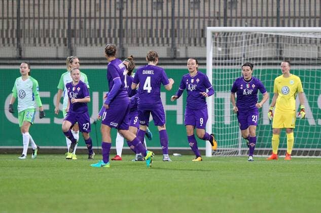 Wolfsburg vs Florenz, CL Frauen Wolfsburg, Deutschland 15.11.2017, FUßBALL - VfL Wolfsburg vs ACF Florenz, 1 16 Finale, UEFA Frauen Champions League, Saison 2017-18. Bild zeigt: Torjubel Florenz zum 0:1 Wolfsburg