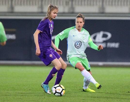 Wolfsburg vs Florenz, CL Frauen Wolfsburg, Deutschland 15.11.2017, FUßBALL - VfL Wolfsburg vs ACF Florenz, 1 16 Finale, UEFA Frauen Champions League, Saison 2017-18. Bild zeigt: Babette Peter (VfL Wolfsburg) Wolfsburg