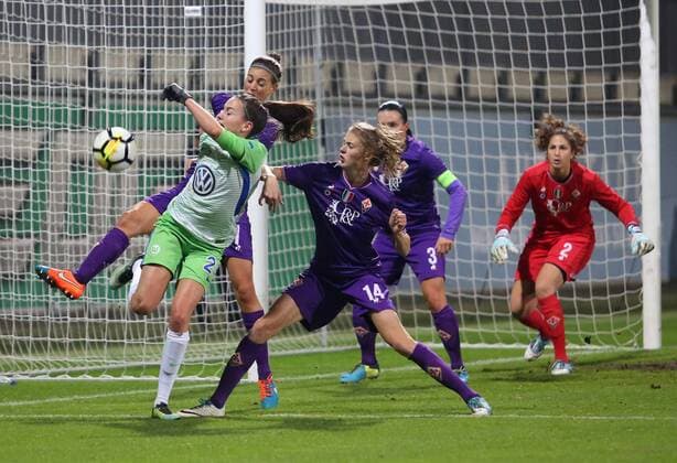 Wolfsburg vs Florenz, CL Frauen Wolfsburg, Deutschland 15.11.2017, FUßBALL - VfL Wolfsburg vs ACF Florenz, 1 16 Finale, UEFA Frauen Champions League, Saison 2017-18. Bild zeigt: Marie-Joelle Wedemayer (VfL Wolfsburg) Wolfsburg