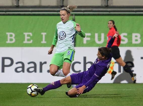 Wolfsburg vs Florenz, CL Frauen Wolfsburg, Deutschland 15.11.2017, FUßBALL - VfL Wolfsburg vs ACF Florenz, 1 16 Finale, UEFA Frauen Champions League, Saison 2017-18. Bild zeigt: Zsanett Jakabfi (VfL Wolfsburg) Wolfsburg