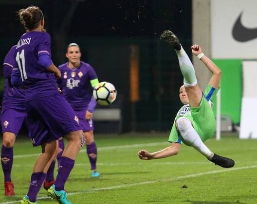 Themen der Woche - SPORT Bilder des Tages - SPORT Wolfsburg vs Florenz, CL Frauen Wolfsburg, Deutschland 15.11.2017, FUßBALL - VfL Wolfsburg vs ACF Florenz, 1 16 Finale, UEFA Frauen Champions League, Saison 2017-18. Bild zeigt: Alexandra Popp (VfL Wolfsburg) Wolfsburg