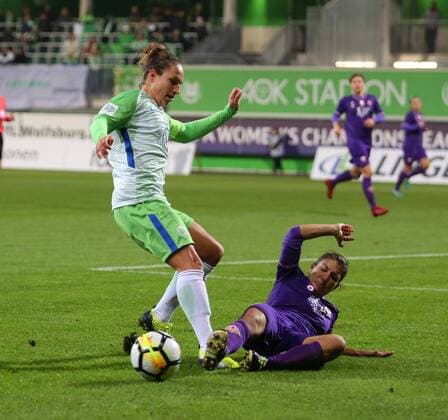 Wolfsburg vs Florenz, CL Frauen Wolfsburg, Deutschland 15.11.2017, FUßBALL - VfL Wolfsburg vs ACF Florenz, 1 16 Finale, UEFA Frauen Champions League, Saison 2017-18. Bild zeigt: Babette Peter (VfL Wolfsburg) Wolfsburg
