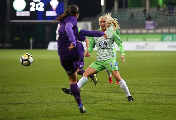 Wolfsburg vs Florenz, CL Frauen Wolfsburg, Deutschland 15.11.2017, FUßBALL - VfL Wolfsburg vs ACF Florenz, 1 16 Finale, UEFA Frauen Champions League, Saison 2017-18. Bild zeigt: Pernille Harder (VfL Wolfsburg) Wolfsburg