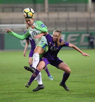 Wolfsburg vs Florenz, CL Frauen Wolfsburg, Deutschland 15.11.2017, FUßBALL - VfL Wolfsburg vs ACF Florenz, 1 16 Finale, UEFA Frauen Champions League, Saison 2017-18. Bild zeigt: Anna Blässe (VfL Wolfsburg) Wolfsburg