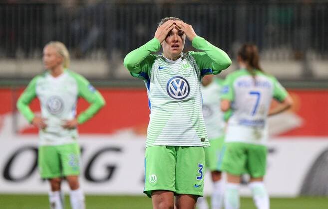 Wolfsburg vs Florenz, CL Frauen Wolfsburg, Deutschland 15.11.2017, FUßBALL - VfL Wolfsburg vs ACF Florenz, 1 16 Finale, UEFA Frauen Champions League, Saison 2017-18. Bild zeigt: Zsanett Jakabfi (VfL Wolfsburg) Wolfsburg
