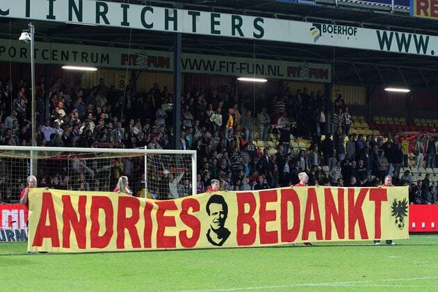 DEVENTER - Go Ahead Eagles - FC Den Bosch , Jupiler Play-offs , seizoen 2010-2011 , Stadion De Adelaarshorst, 13-05-2011, de supporters van GA Eagles bedanken Andries Ulderink met een spandoek go ahead eagles - den bosch