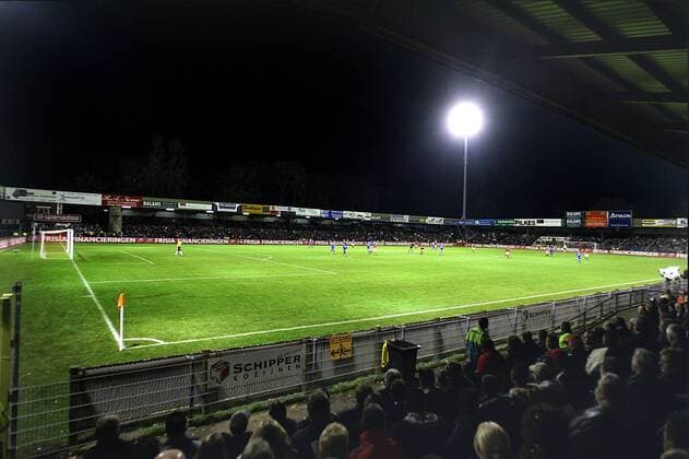 seizoen 2004 2005 , alkmaar 04-11-2004 , uefa cup az - auxerre 2-0 alkmaarderhout alkmaarderhout