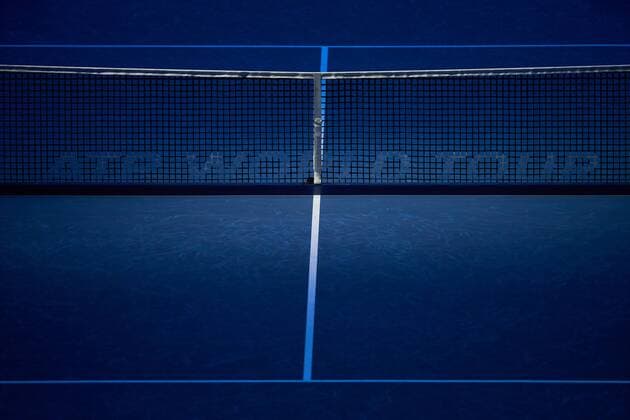 Roger FEDERER, SUI in Aktion Vorhand, Rueckhand, Aufschlag, Roger FEDERER, SUI gegen Marin CILIC, CRO 6-7, 6-4, 6-1 NITTO ATP Tennis Herren FINALS, Saison Finale Tennis Herren International am 16.11.2017 im O2- Arena London, Grossbritannien.