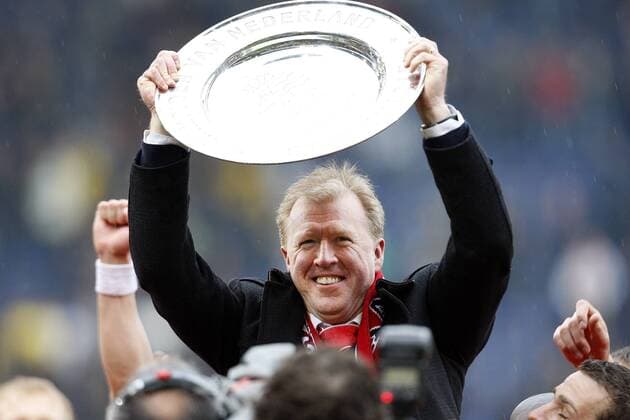 seizoen 2009 2010 , breda , ere divisie , 02-05-2010 , nac - twente , steve mcclaren met kampioensschaal nac - twente *** season 2009 2010 breda division 02 05 2010 nac twente steve mcclaren with champion scale nac twente football 