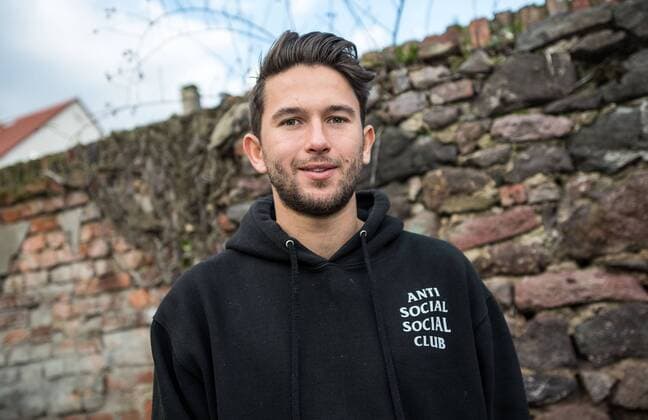 13.11.2017, xfux, Fussball 2.Bundesliga, SV Darmstadt 98 Fotoshooting mit Julian von Haacke im Martinsviertel in Darmstadt und auf dem Gelaende der TU Technische Universitaet Darmstadt, emonline emspor deloka, v.l. Julian von Haacke (SV Darmstadt 98) Darmstadt