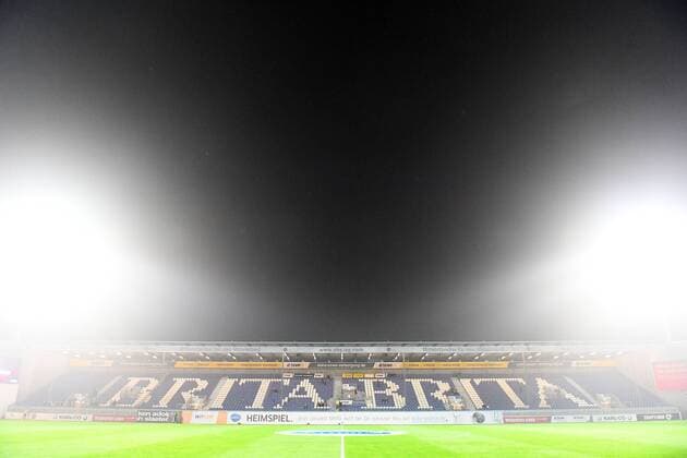 Fußball, Stadiongeschichte SV Wehen Wiesbaden 17.11.2017, xjhx, Fussball 3.Liga, SV Wehen Wiesbaden - Hansa Rostock, emspor, v.l. Stadion Innenraum Ansicht Rasen Pitch Wiesbaden