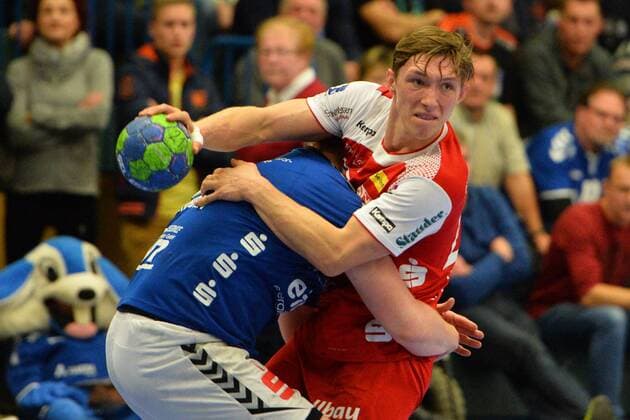 Bengt Bornhorn (EHV Aue) li. und Justin Mueller (TUSEM Essen) re., EHV Aue vs. TUSEM Essen, 18.11.2017, 2. Handball-Bundesliga, Loessnitz Copyright: xEibner-Pressefoto BertxHarzerx EP_BHR