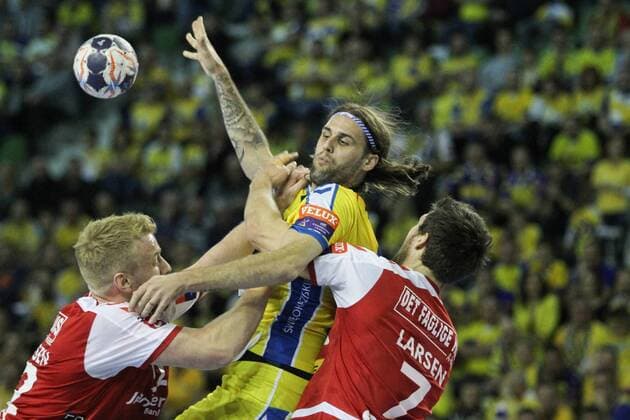 Kielce, 18.11.2017 PILKA RECZNA MÄ˜Å»CZYZN LIGA MISTRZOW MECZ PGE VIVE KIELCE - AALBORG HANDBOLD HANDBALL MAN , CHAMPIONS LEAUGUE , PGE VIVE KIELCE - Aalborg handbold NZ dean bombac FOT. Pawel Janczyk 400mm.pl NEWSPIX.PL --- Newspix.pl FRANCE OUT!  171118JAN062