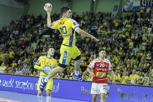 Kielce, 18.11.2017 PILKA RECZNA MEZCZYZN LIGA MISTRZOW MECZ PGE VIVE KIELCE - AALBORG HANDBOLD HANDBALL MAN , CHAMPIONS LEAUGUE , PGE VIVE KIELCE - Aalborg handbold NZ alex dujshebaev FOT. Pawel Janczyk 400mm.pl NEWSPIX.PL --- Newspix.pl FRANCE OUT!  171118JAN121
