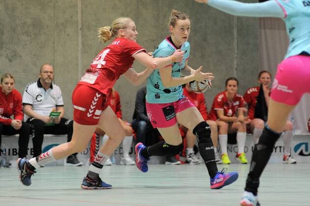 Maren Weigel (TusSis Metzingen 22) gegen Emma Lindqvist (H 65 Hoeoers HK 14) Handball,Women,EHF-Cup,Round 3 Spiel,18.11.2017, Foto:TBaur Eibner Metzingen Copyright: xBaurT Eibner-Pressefotox EP_ToBa