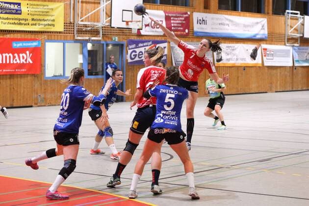 Bild zeigt Sulamith Klein (Herrenberg) beim Wurf 9.Spieltag der 2.Frauen Handball Bundesliga in der Saison 2017 18 zwischen dem HCD Groebenzell und der SG H2Ku Herrenberg. Groebenzell Copyright: xEIBNER MarcelxEngelbrechtx EP_MET