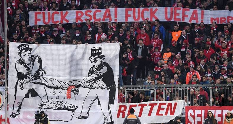 Fussball 1.Bundesliga Saison 2017 2018 12. Spieltag FC Bayern Muenchen - FC Augsburg 18.11.2017 FC Bayern Muenchen Fans protestieren mit Banners in der Suedkurve gegen die Ticketpreise beim CHL Auswaertsspiel RSC Anderlecht und gegen die UEFA Muenchen