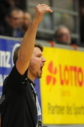 Philipp Kessler, Trainer HG Saarlouis, emotional, im Spiel HG Saarlouis vs Dessau-Rosslauer HG 06, Handball, 2.Bundesliga, Saison 2017 2018, 18.11.17, Foto:Peter Franz Eibner Pressefoto Saarlouis Copyright: xFranz Eibner-Pressefotox EP_PFZ