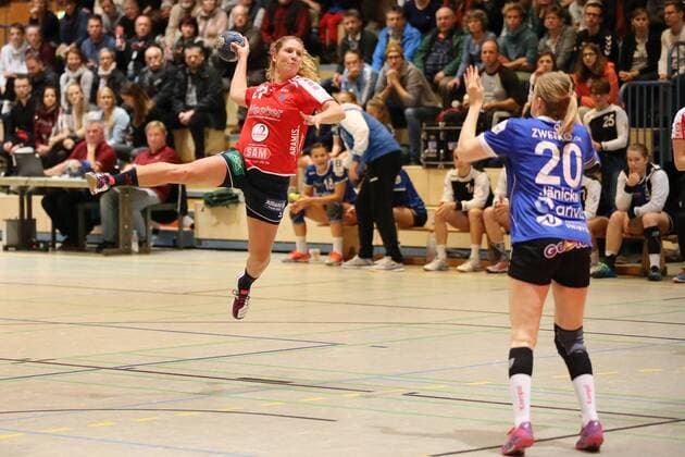 Bild zeigt Saskia Putzke (Herrenberg) und Svenja Jaenicke (Groebenzell) 9.Spieltag der 2.Frauen Handball Bundesliga in der Saison 2017 18 zwischen dem HCD Groebenzell und der SG H2Ku Herrenberg. Groebenzell Copyright: xEIBNER MarcelxEngelbrechtx EP_MET
