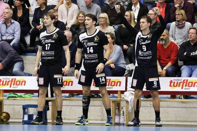 v.l. Norman Floedl (HC Elbflorenz Dresden 17), Gabriel De Santis (HC Elbflorenz Dresden 14), Julius Dierberg (HC Elbflorenz Dresden 9), ASV Hamm-Westfalen vs HC Elbflorenz Dresden, Handball, 2. Bundesliga, 18.11.2017, Hamm Copyright: xEibner-Pressefoto Strohdiekx EP_JSK