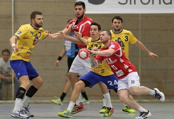 2.HBL HSG Konstanz - Bergischer HC 26:30. Vorne Arnor Thor Gunnarsson (BHC) gegen Tim Jud ( 24 KON), hinten von links Mathias Riedel (KON) , Leos Petrovsky (BHC), Fabian Schlaich (KON). Konstanz Copyright: xPisa Eibner-Pressefotox EP_PPA