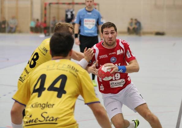 2.HBL HSG Konstanz - Bergischer HC 26:30. Tomas Babak (BHC) rechts gegen Chris Berchtenbreiter (KON) und Felix Klingler ( 44 KON) . Konstanz Copyright: xPisa Eibner-Pressefotox EP_PPA