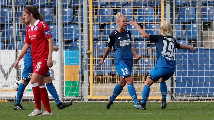 v.li.: Torschützin Stephanie Breitner (TSG, 12), Judith Steinert (TSG, 19), jubeln über das Tor zum 1:0, Jubel, Torjubel, Torerfolg, celebrate the goal, goal, celebration, Jubel ueber das Tor, optimistisch, Action, Aktion