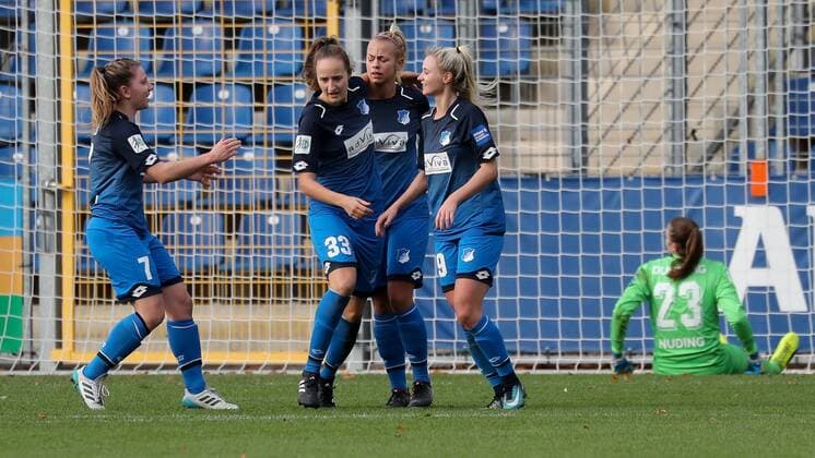 v.li.: Emily Evels (TSG, 7), Fabienne Dongus (TSG, 33), Torschützin Stephanie Breitner (TSG, 12), Judith Steinert (TSG, 19), jubeln über das Tor zum 1:0, Jubel, Torjubel, Torerfolg, celebrate the goal, goal, celebration, Jubel ueber das Tor, optimistisch, Action, Aktion