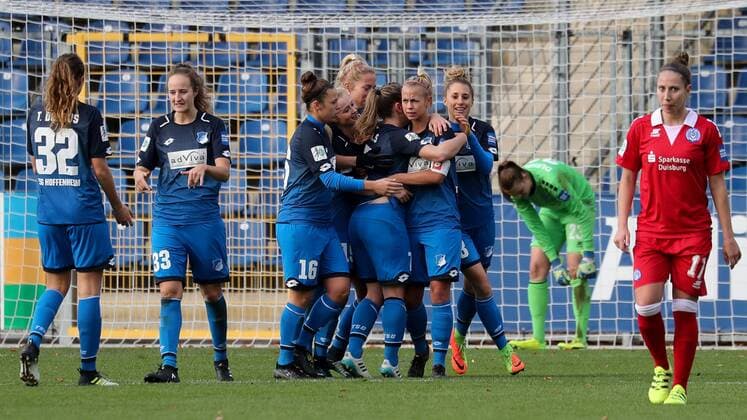 Spielerinnen der TSG 1899 Hoffenheim jubeln über das Tor zum 1:0, Jubel, Torjubel, Torerfolg, celebrate the goal, goal, celebration, Jubel ueber das Tor, optimistisch, Action, Aktion