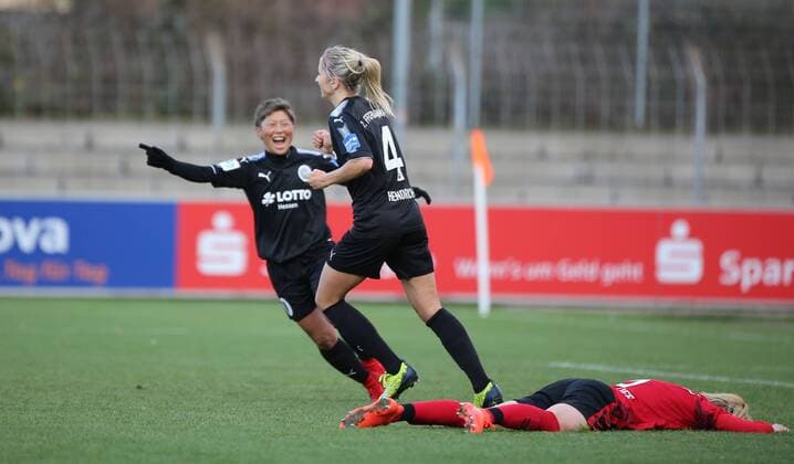 19.11.2017 xcex Deutschland, Freiburg, Fussball, Frauenfussball Allianz Frauen-Bundesliga Saison 2017 2018 SC Freiburg - 1. FFC Frankfurt Torjubel FFC Frankfurt, Jubel, Freude, Emotionen
