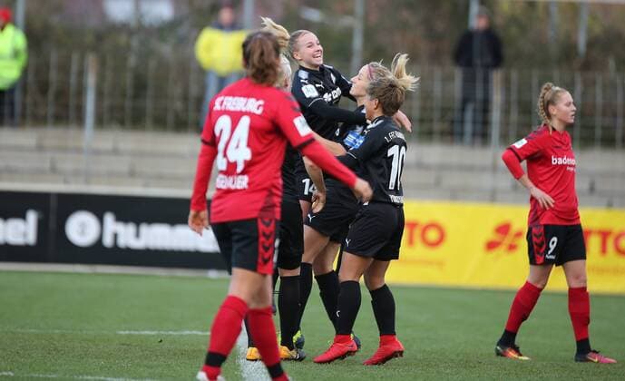 19.11.2017 xcex Deutschland, Freiburg, Fussball, Frauenfussball Allianz Frauen-Bundesliga Saison 2017 2018 SC Freiburg - 1. FFC Frankfurt Torjubel FFC Frankfurt, Jubel, Freude, Emotionen