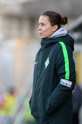 Trainerin Carmen Roth (SV Werder Bremen) enttäuscht schauend, Enttäuschung, Frustration, disappointed, pessimistisch Einzelbild, Aktion, Action, Fussball,Allianz Frauen-Bundesliga, FC Bayern München - SV Werder Bremen,