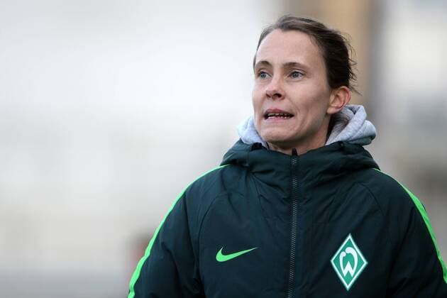 Trainerin Carmen Roth (SV Werder Bremen) enttäuscht schauend, Enttäuschung, Frustration, disappointed, pessimistisch Einzelbild, Aktion, Action, Fussball,Allianz Frauen-Bundesliga, FC Bayern München - SV Werder Bremen,