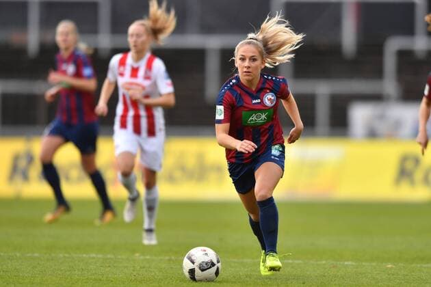 Gina Maria Chmielinski (Potsdam, 18) im Vorwärtslauf, Fussball, Allianz Frauen-Bundesliga, 1. FC Köln - 1.FFC Turbine Potsdam,