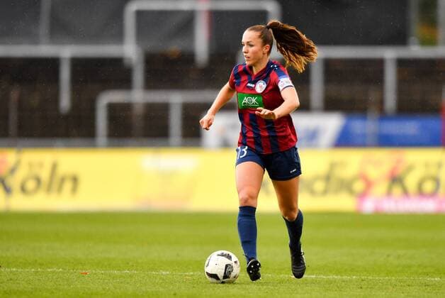 Lia Wälti (Potsdam, 13) führt den Ball , in Aktion, in Action im Vorwärtslauf, Fussball, Allianz Frauen-Bundesliga, 1. FC Köln - 1.FFC Turbine Potsdam,